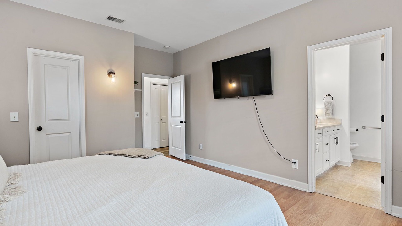Photo of Bedroom in Hendersonville