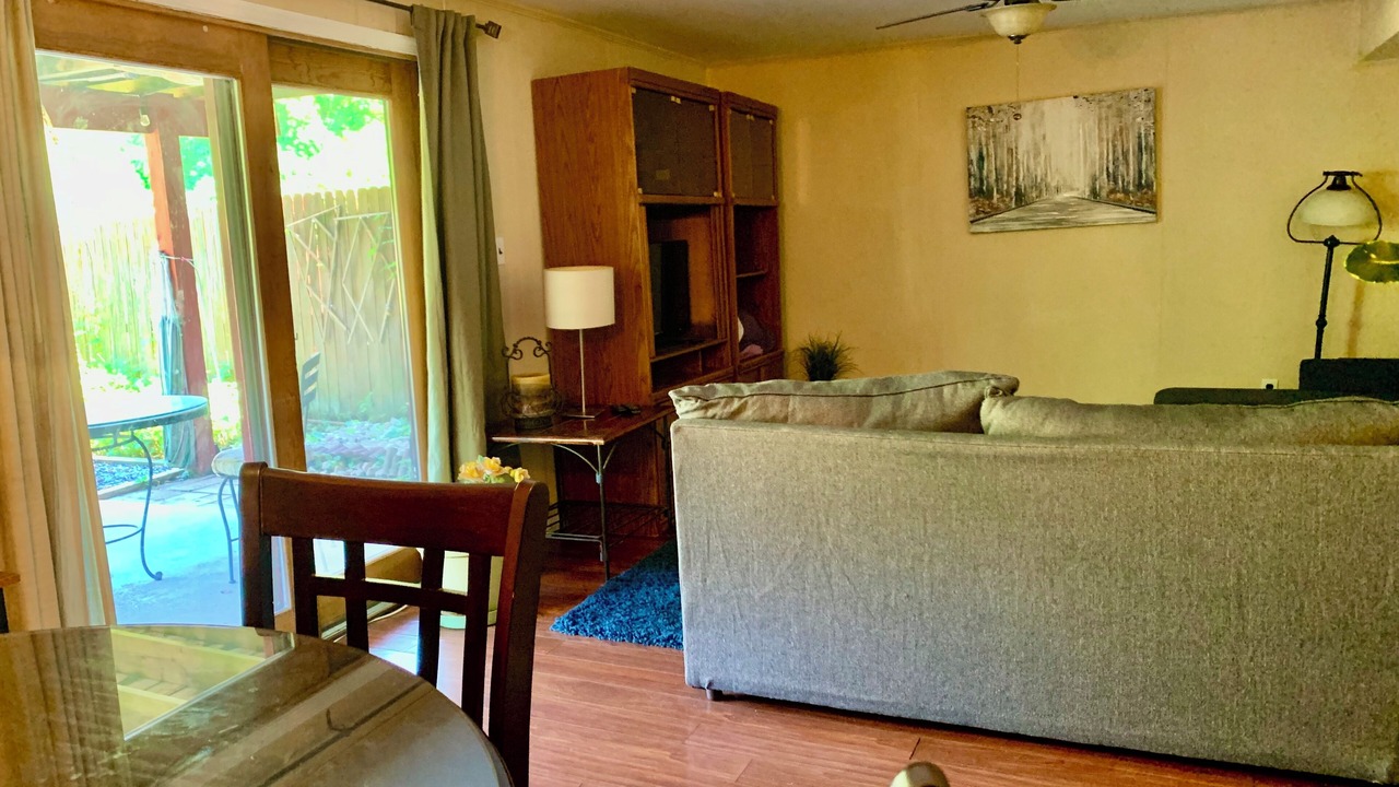 Photo of Livingroom in Aspen Hill