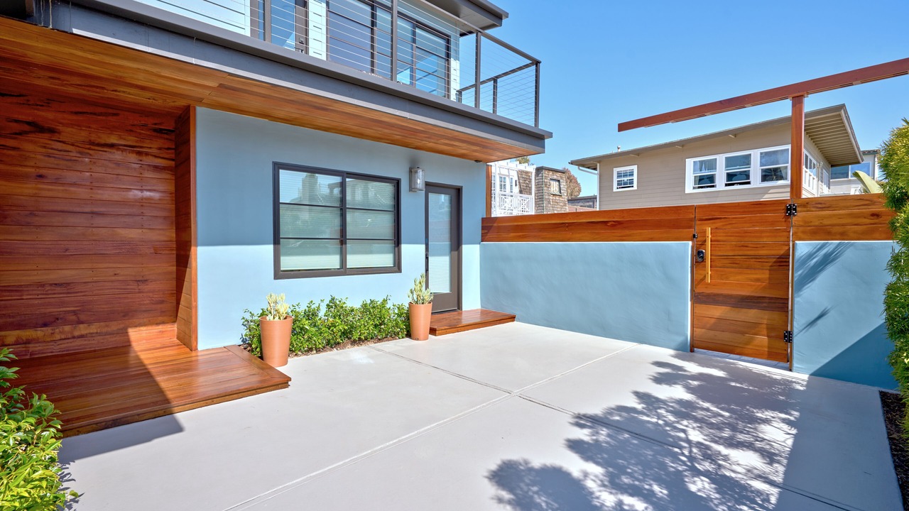 Photo of Patio Balcony in Pierpont Bay