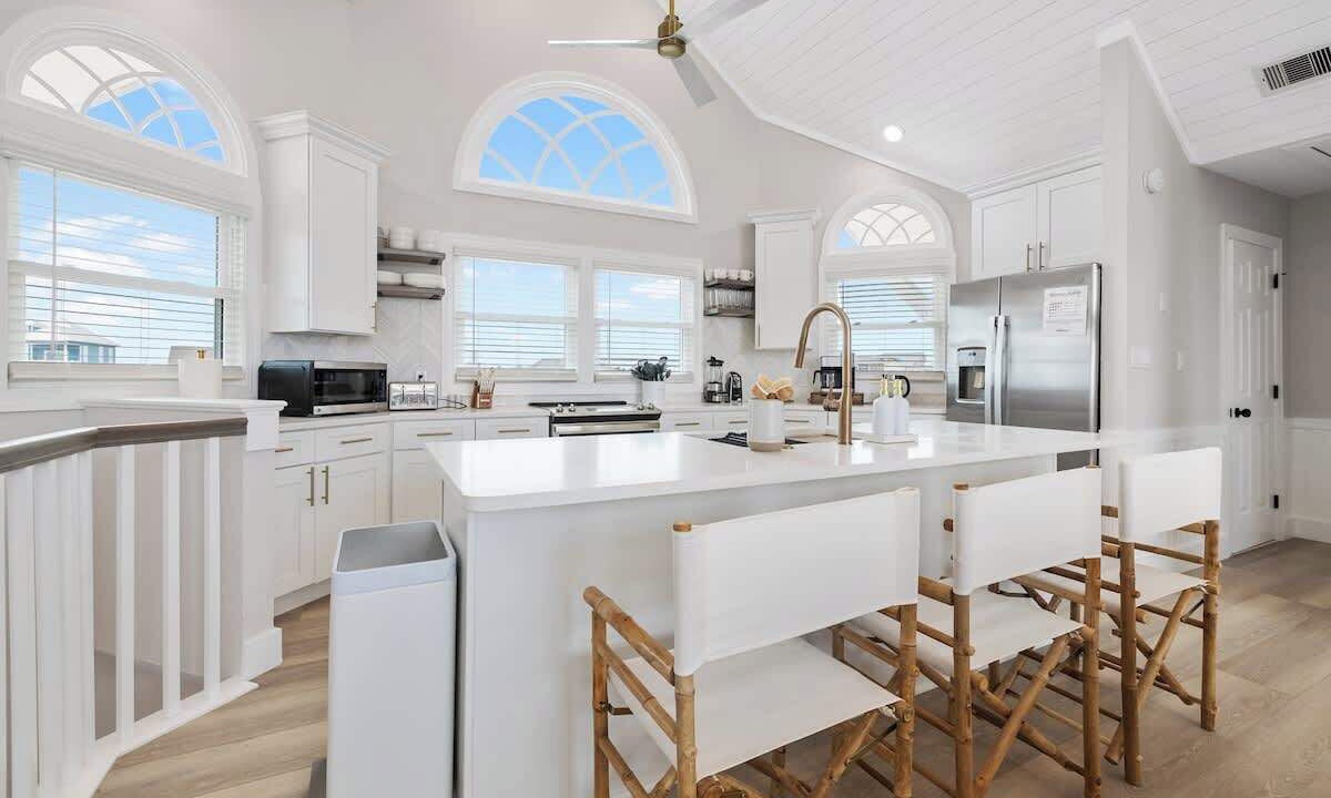 Photo of Kitchen in Waves