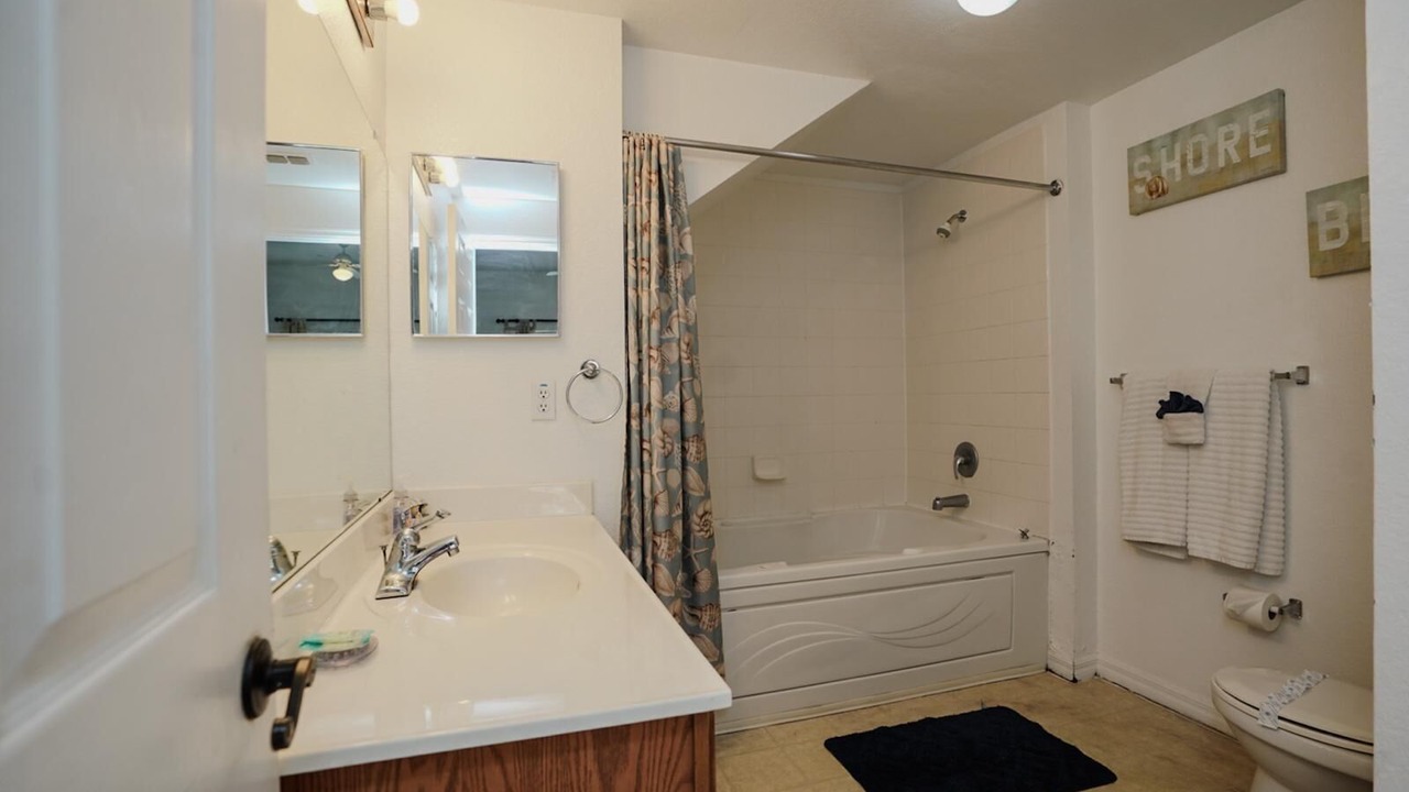 Photo of Bathroom in Venetian Bay Villages