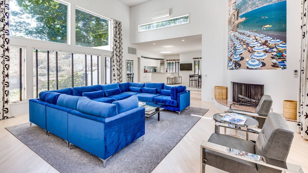 Photo of Livingroom in Wainscott