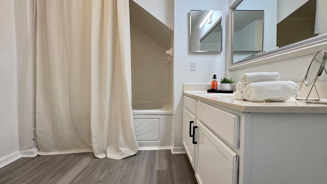 Photo of Bathroom in Venetian Bay Villages