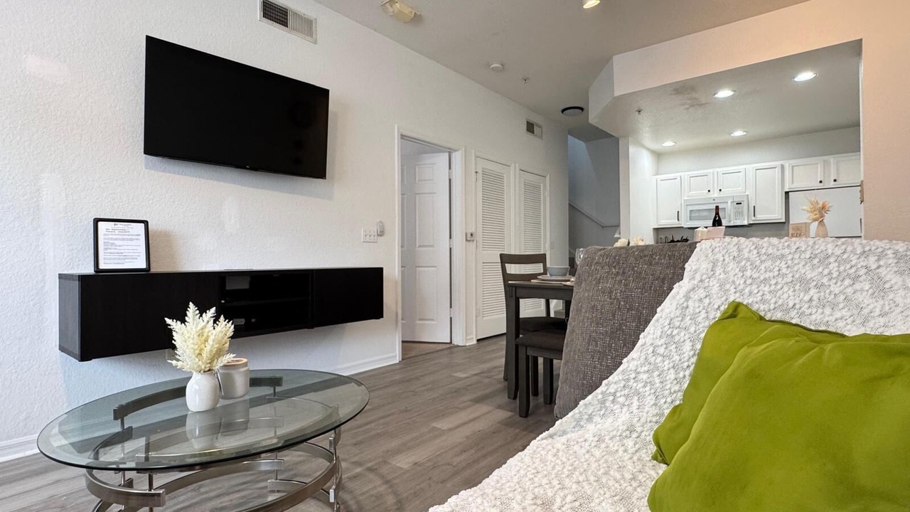 Photo of Livingroom in Venetian Bay Villages