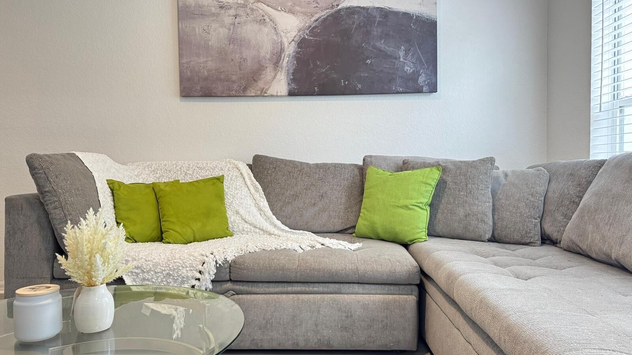Photo of Livingroom in Venetian Bay Villages