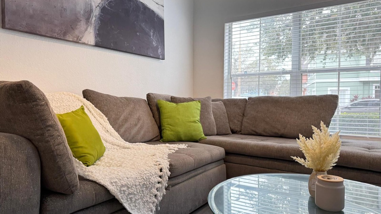 Photo of Livingroom in Venetian Bay Villages