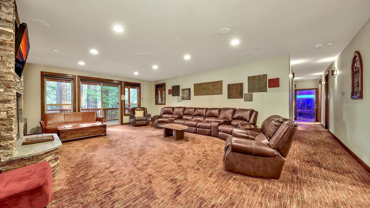 Photo of Livingroom in Tahoe Island