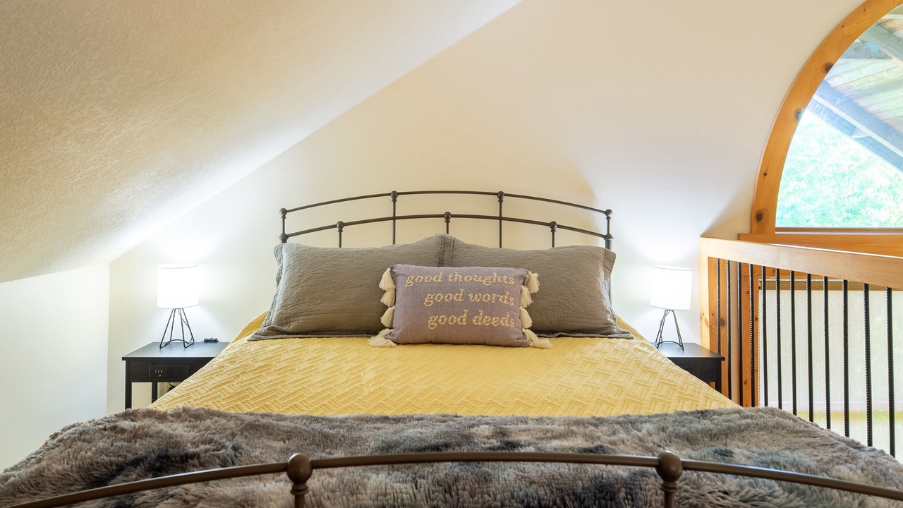 Photo of Bedroom in Wears Valley