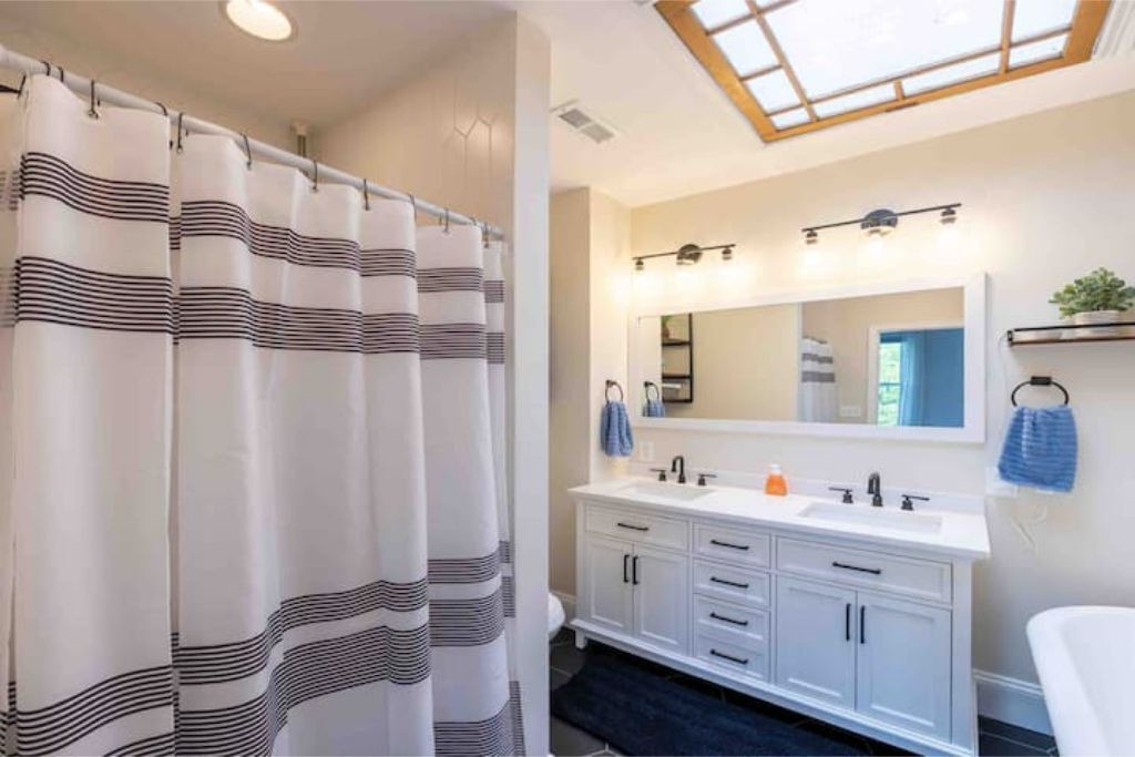 Photo of Bathroom in Petworth