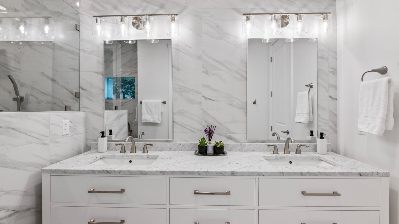 Photo of Bathroom in Tar Bay
