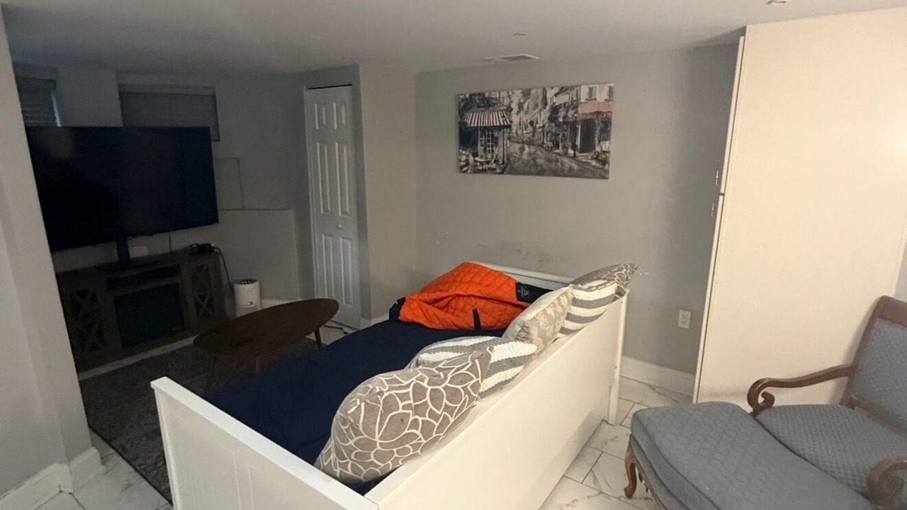 Photo of Livingroom in Truxton Circle