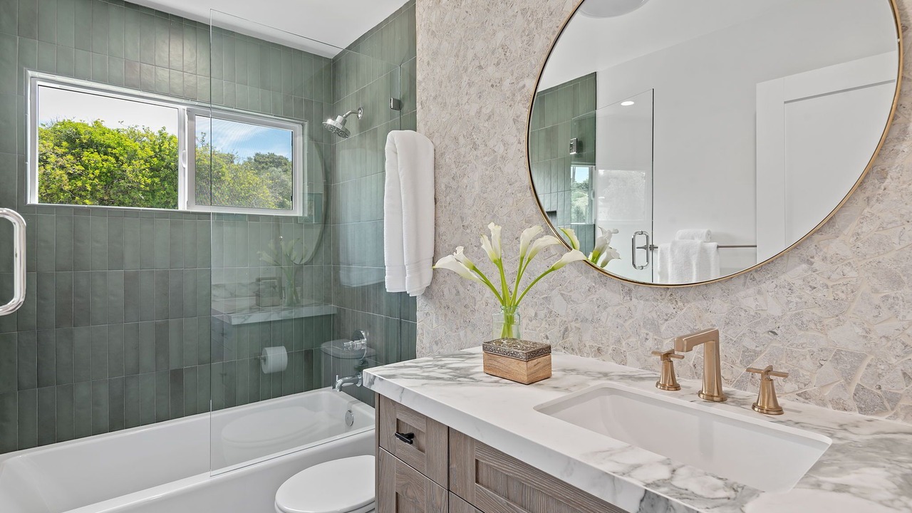 Photo of Bathroom in Alta Mesa