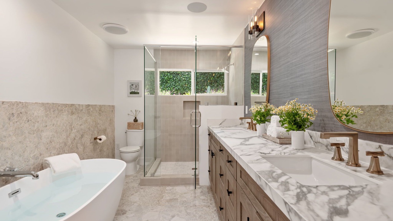 Photo of Bathroom in Alta Mesa