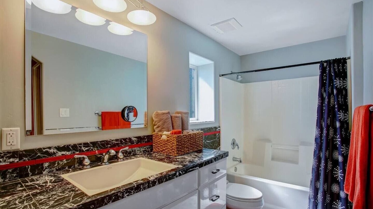 Photo of Bathroom in Ventura
