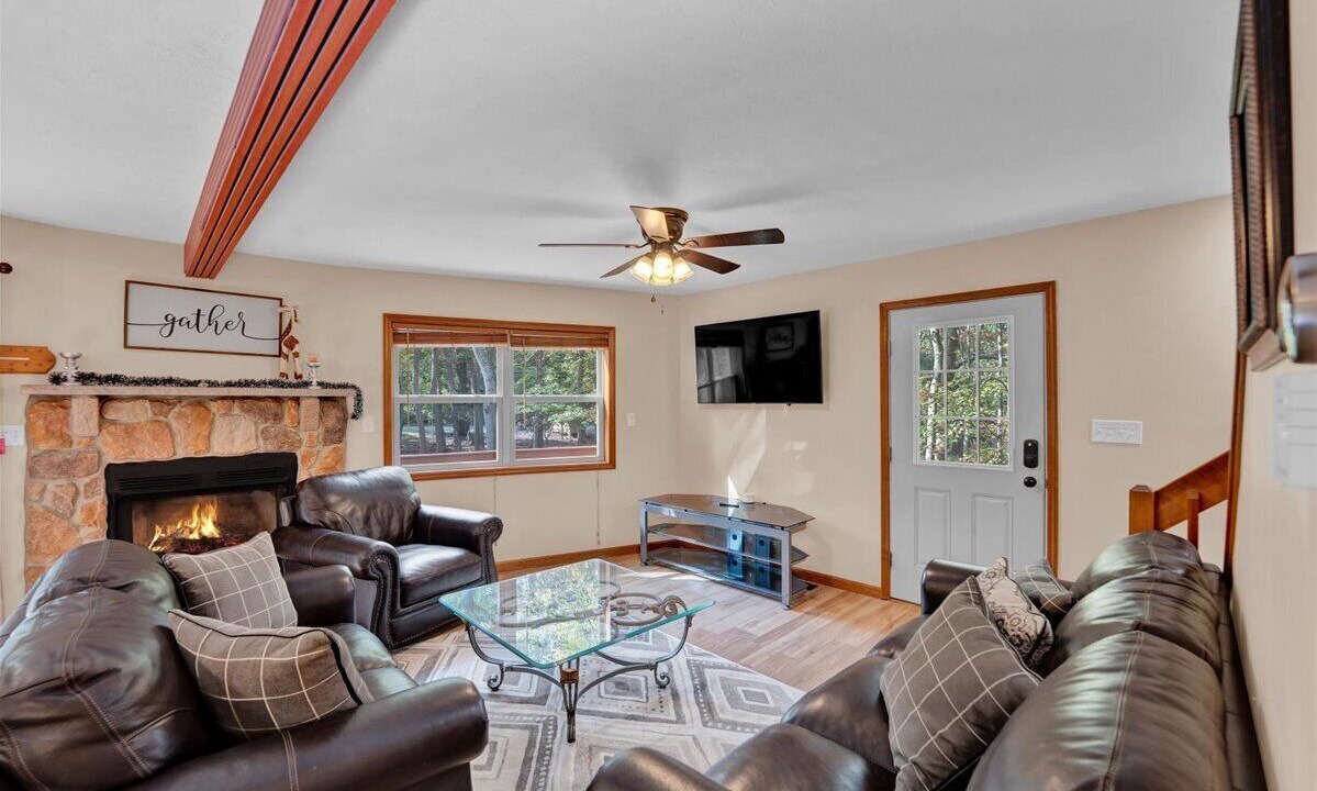 Photo of Livingroom in Lake Harmony Estates