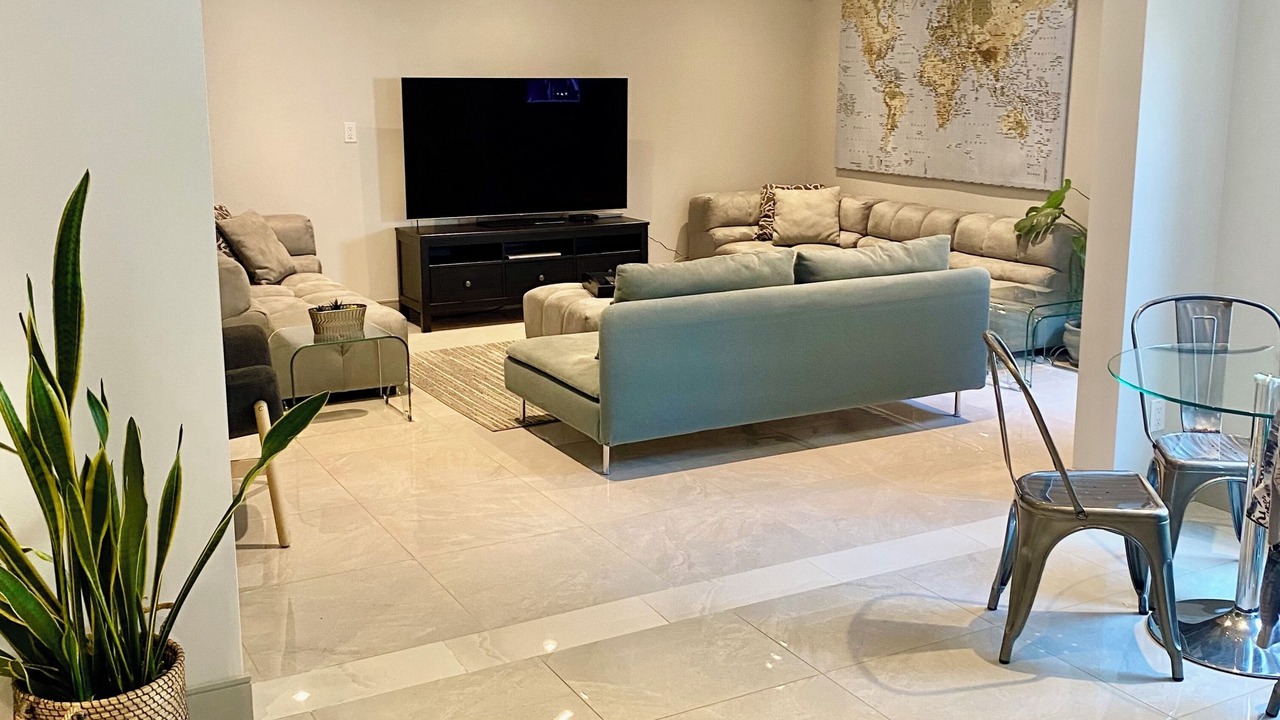 Photo of Livingroom in Riley Park