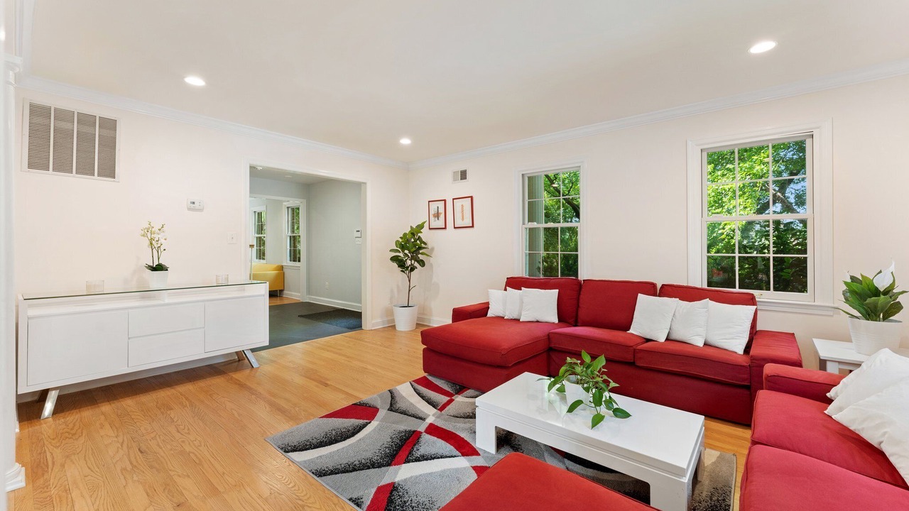 Photo of Livingroom in Bethesda