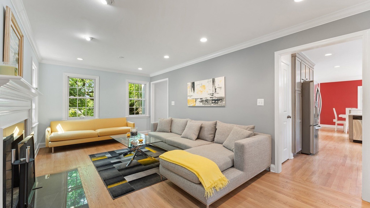 Photo of Livingroom in Bethesda
