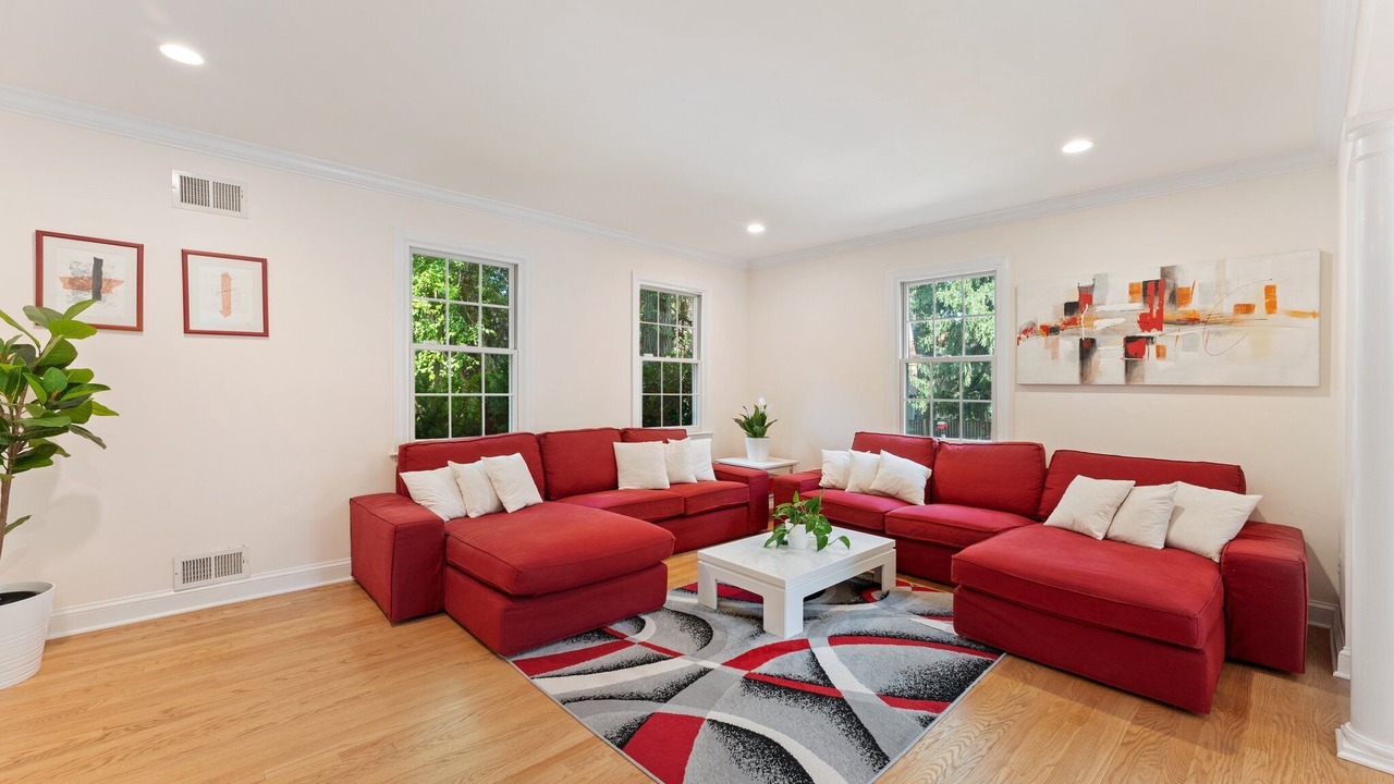 Photo of Livingroom in Bethesda
