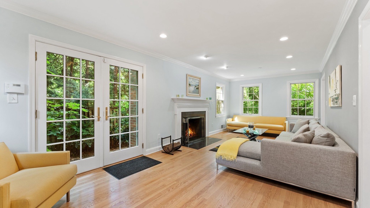 Photo of Livingroom in Bethesda
