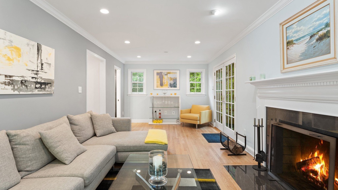 Photo of Livingroom in Bethesda