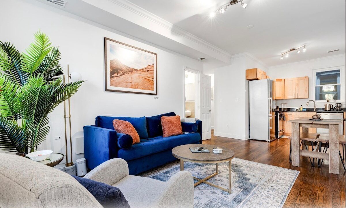 Photo of Livingroom in Truxton Circle