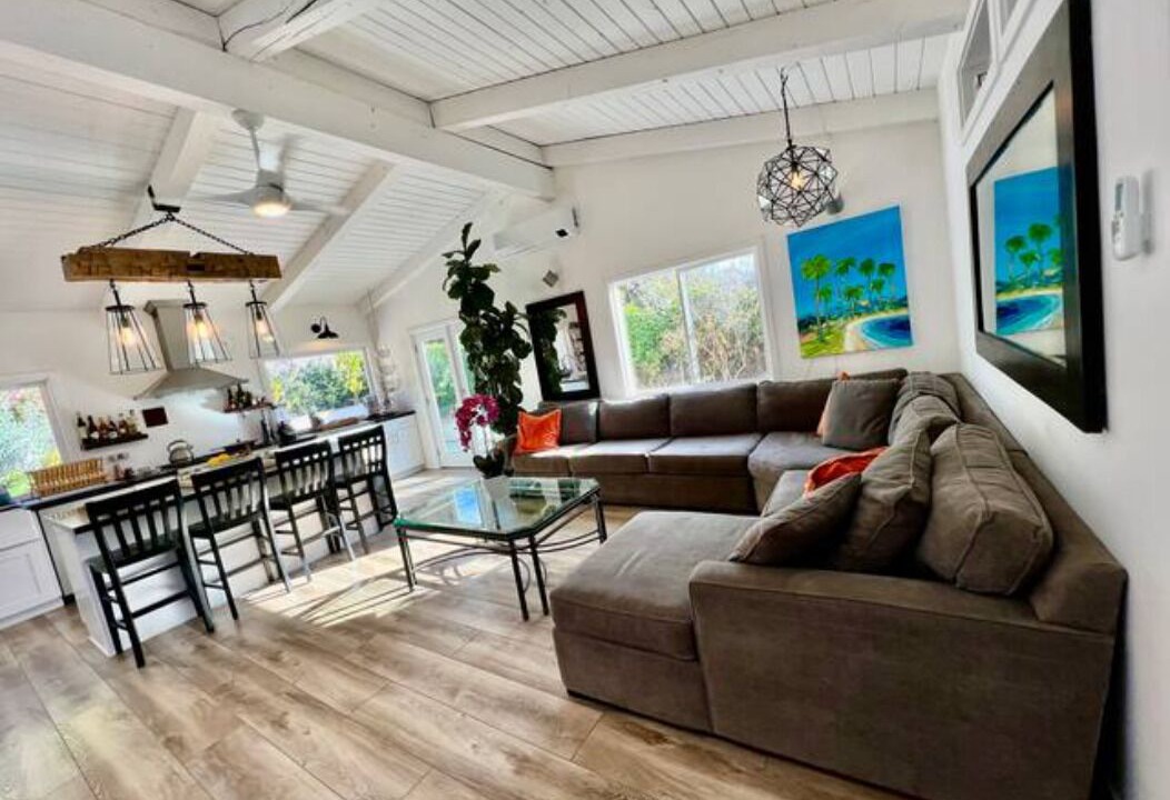 Photo of Livingroom in Alta Mesa