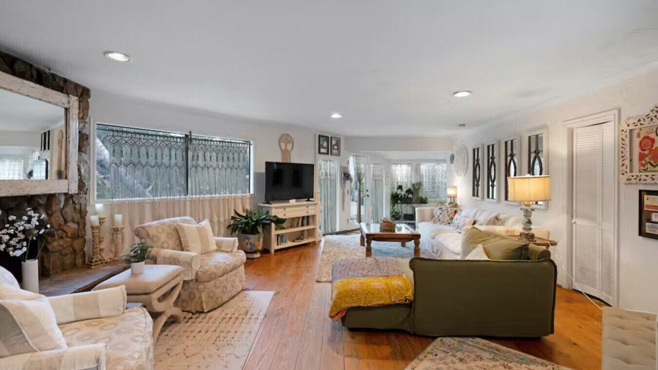 Photo of Livingroom in Calabasas
