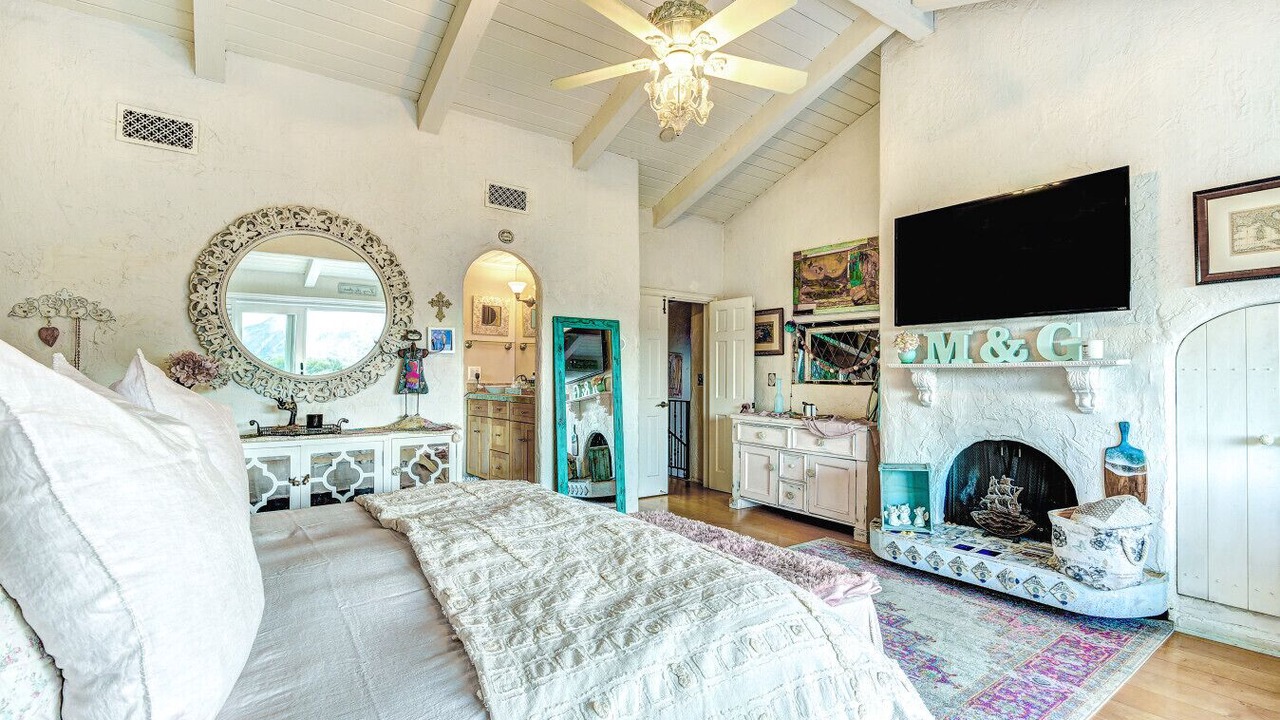 Photo of Bedroom in Calabasas