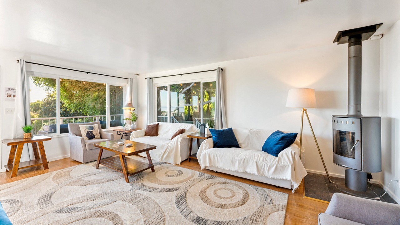 Photo of Livingroom in Summerland