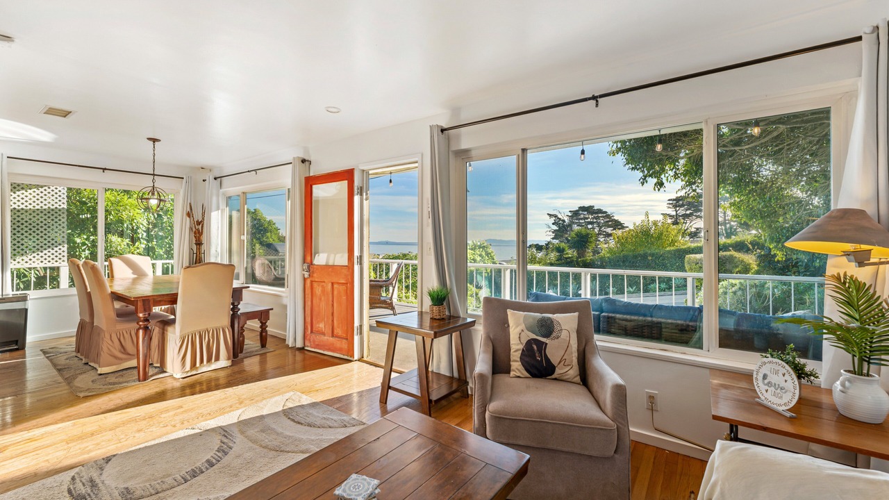 Photo of Livingroom in Summerland