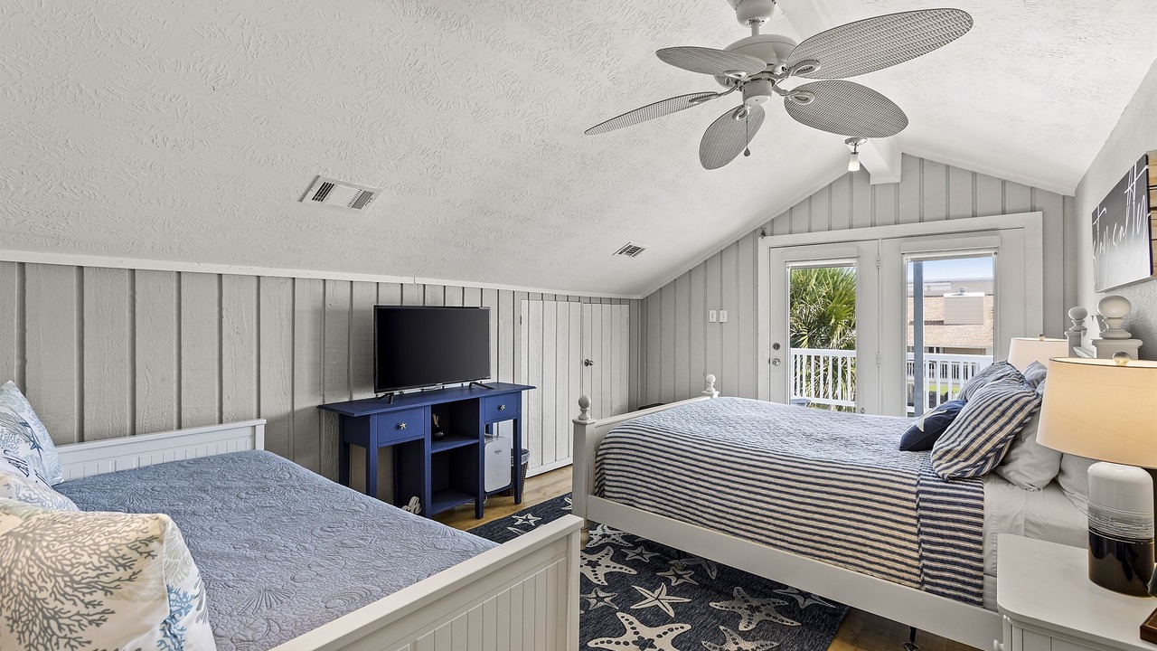 Photo of Bedroom in Pirates Beach
