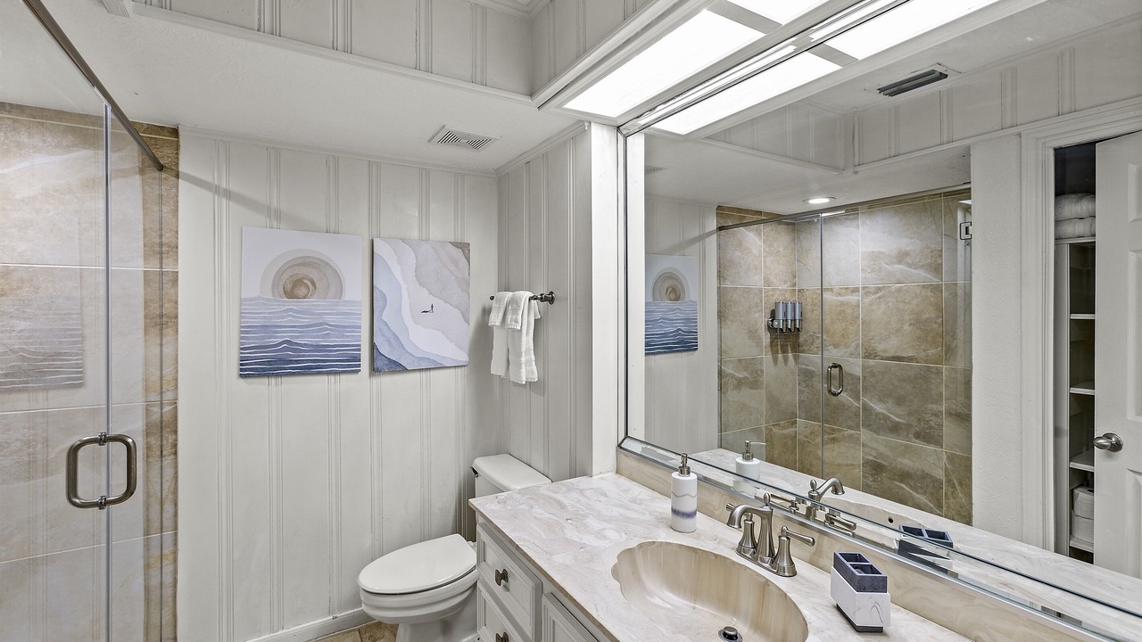 Photo of Bathroom in Pirates Beach