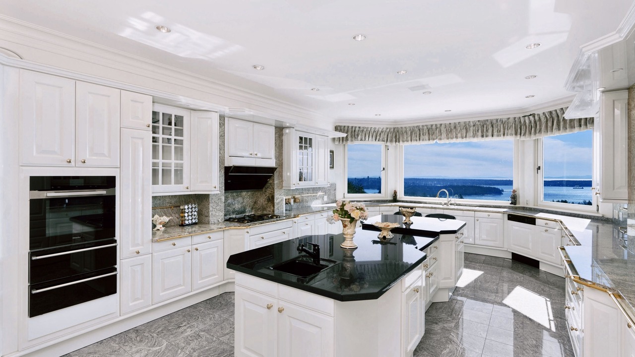 Photo of Kitchen in West Vancouver