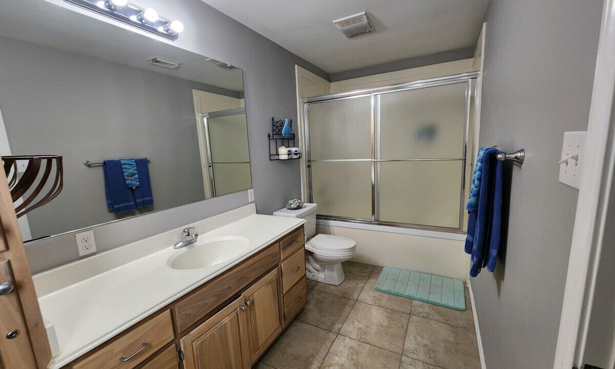 Photo of Bathroom in Pirates Beach