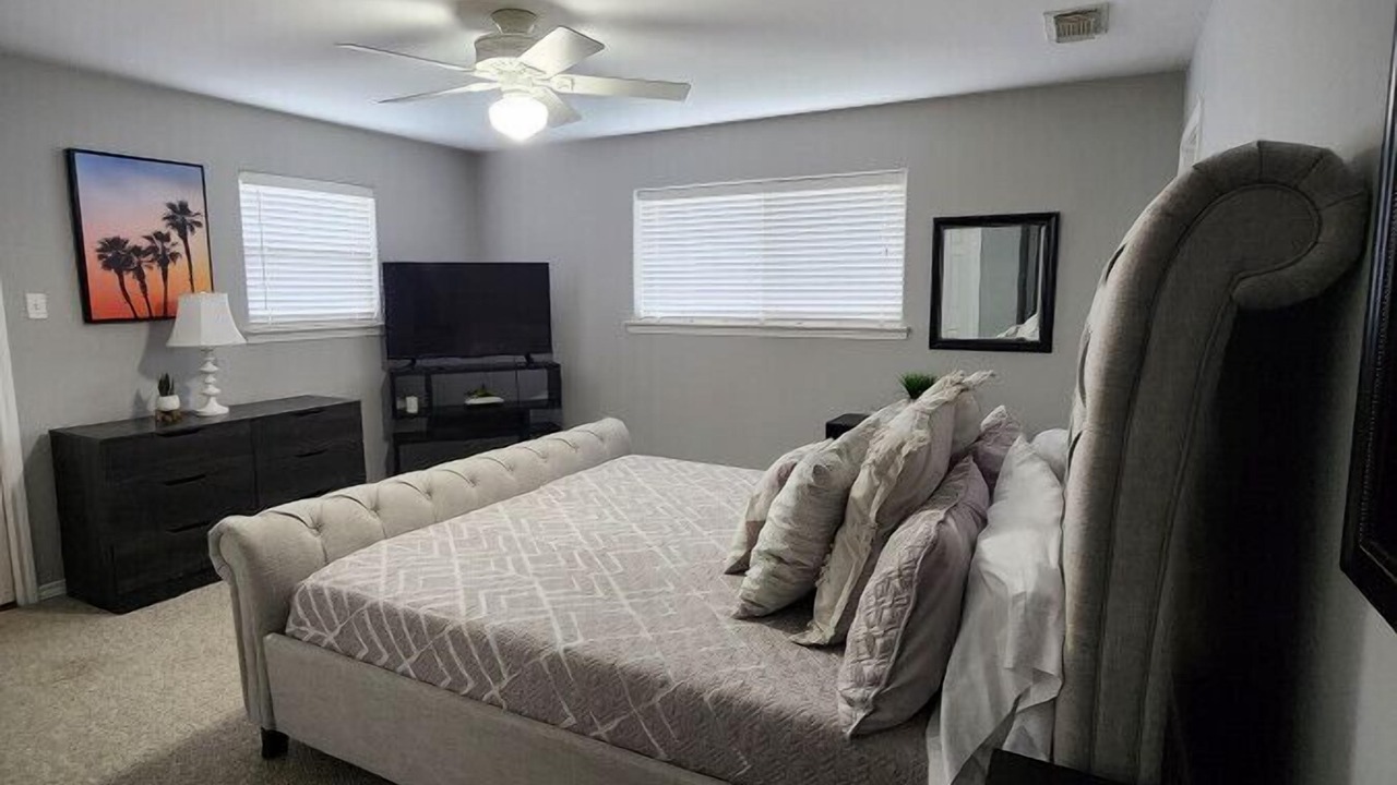 Photo of Bedroom in Pirates Beach