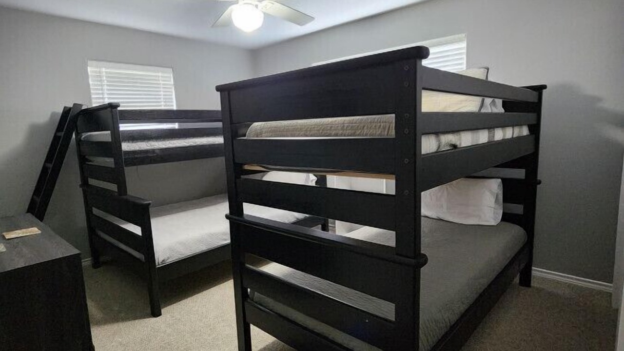 Photo of Bedroom in Pirates Beach