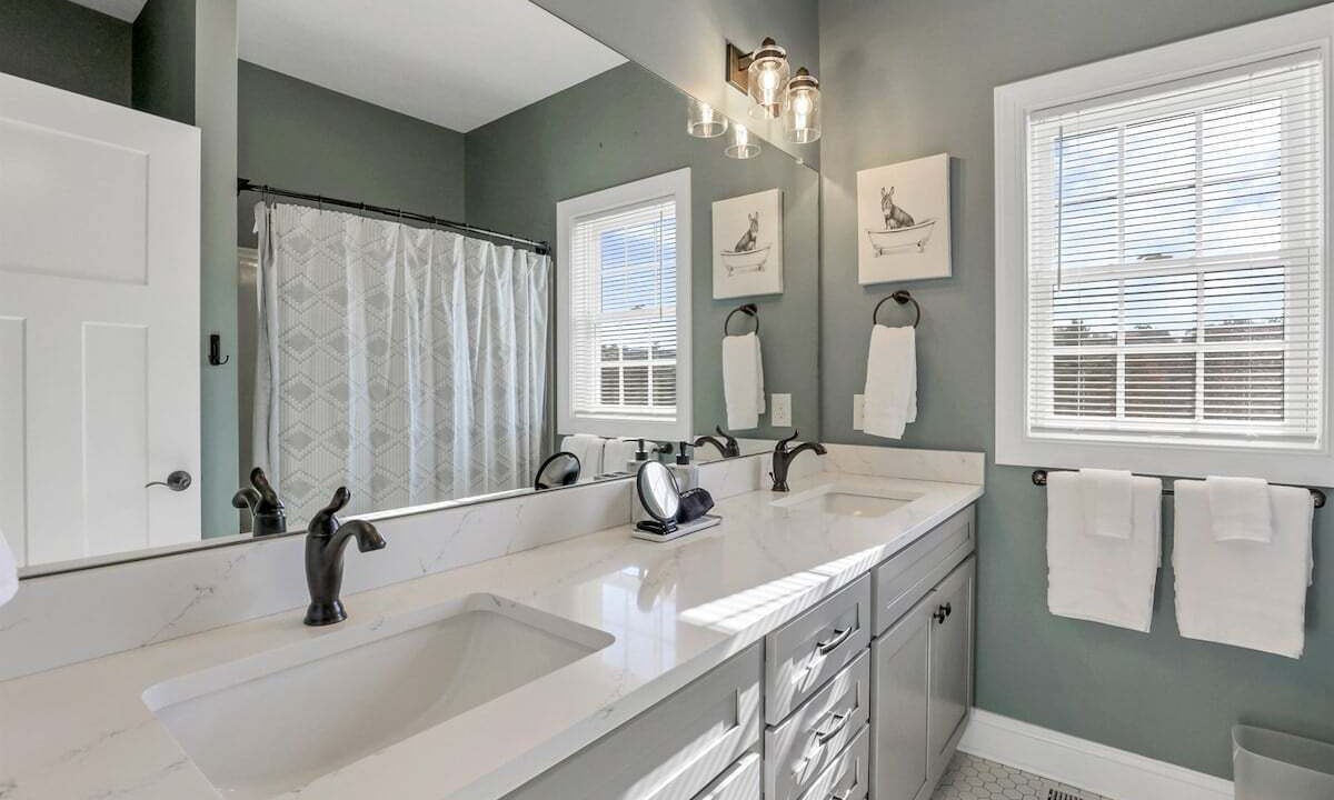 Photo of Bathroom in Logan