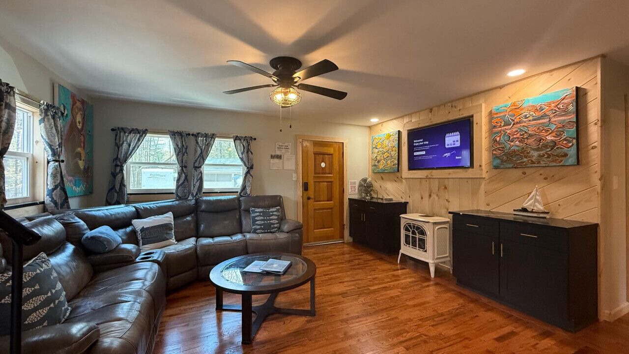 Photo of Livingroom in White Mills