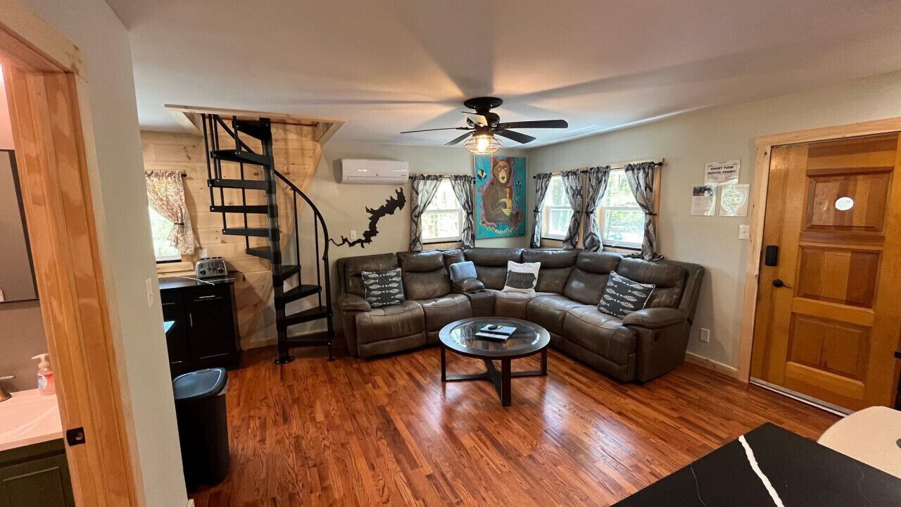 Photo of Livingroom in White Mills
