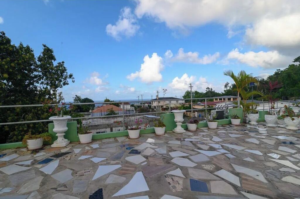 Photo of Outdoor in Salt Gut