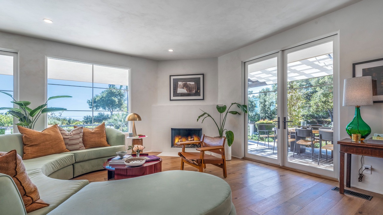 Photo of Livingroom in Golden Quadrangle