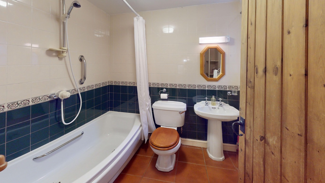 Photo of Bathroom in Adderbury