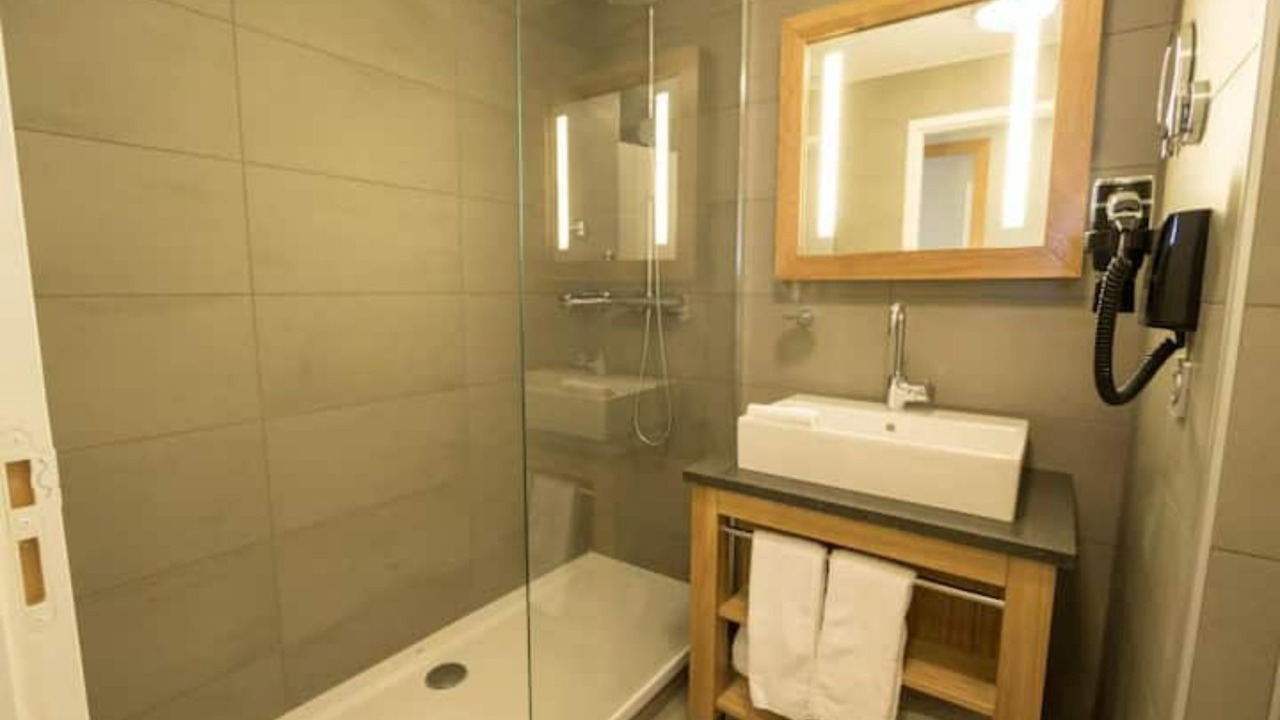 Photo of Bathroom in Arc-1800