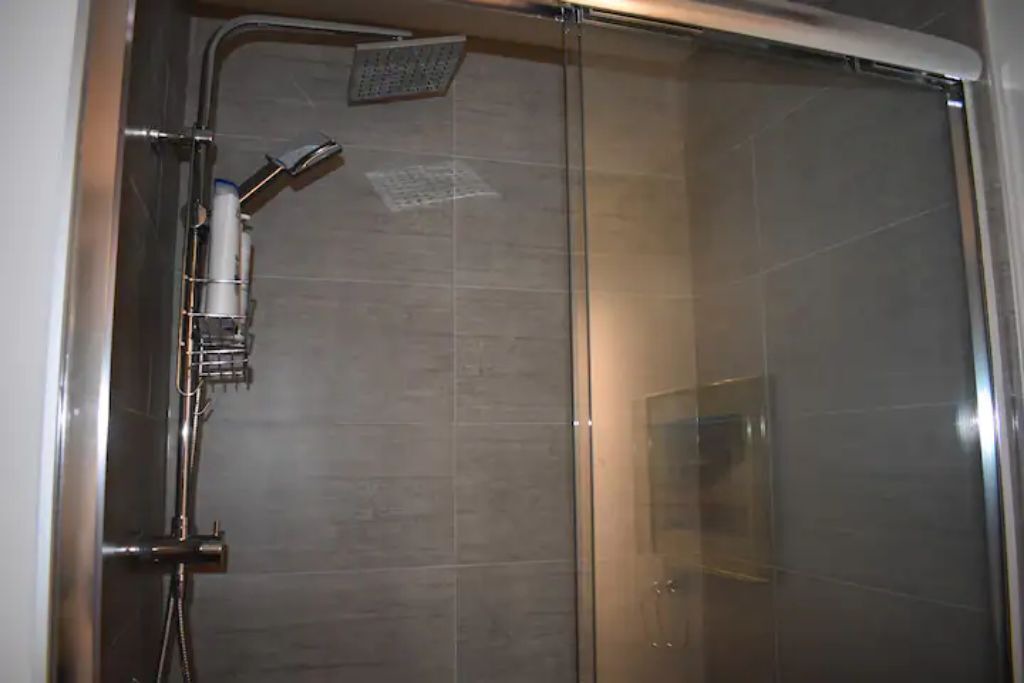 Photo of Bathroom in Central Lonsdale