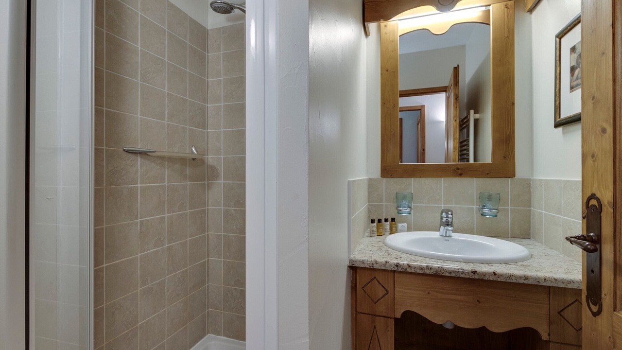Photo of Bathroom in Arc-1950