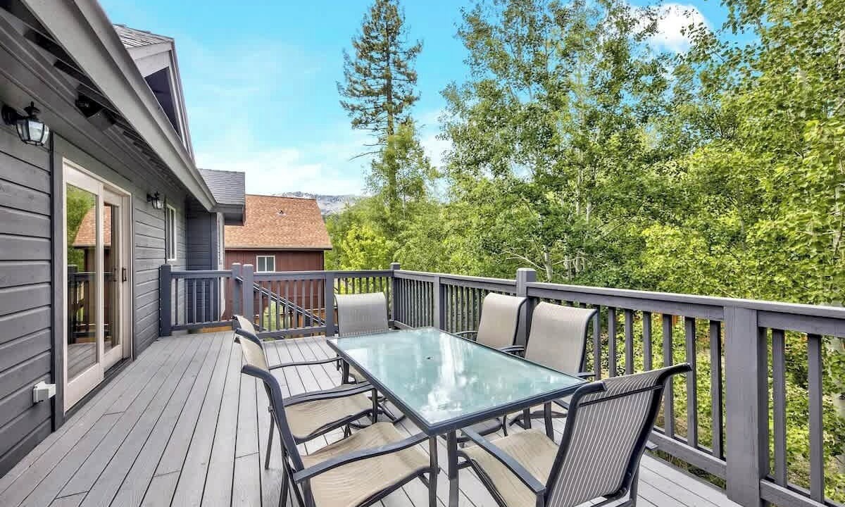 Photo of Outdoor in Mountain View Estates