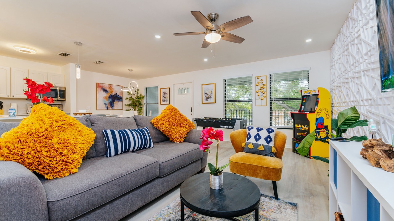 Photo of Livingroom in Middle River Terrace