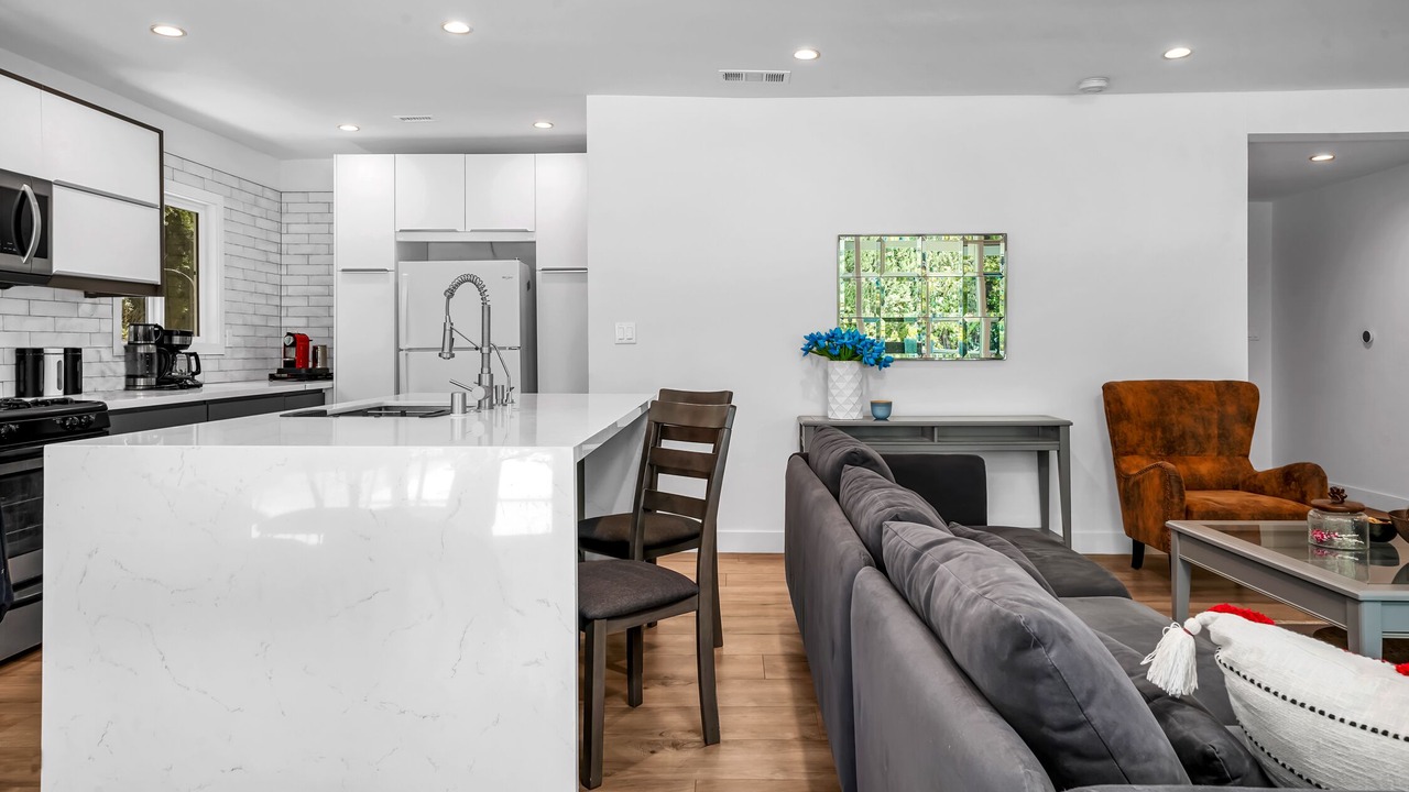 Photo of Livingroom in Woodland Hills