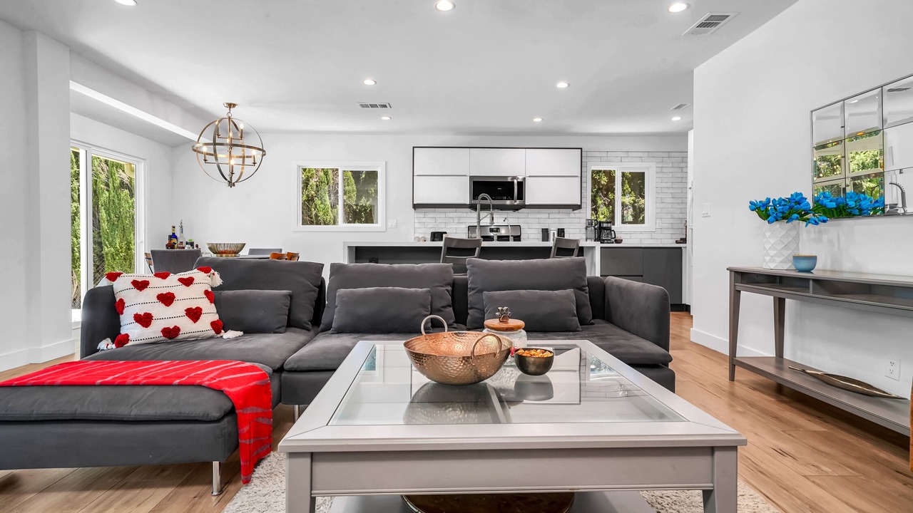 Photo of Livingroom in Woodland Hills